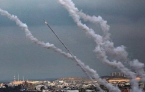 بالفيديو.. موجة جديدة من الصواريخ الإيرانية تمطر الأراضي المحتلة
