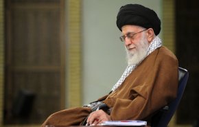 قائد الثورة يعيّن أحمديان وشمخاني ممثلين له في مجلس الدفاع