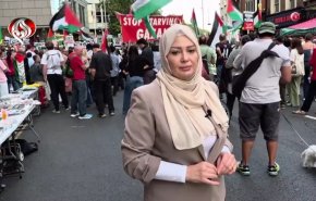 محتجون يجتمعون أمام سفارة الاحتلال بلندن رفضا لمجاعة غزة + فيديو

