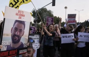 مظاهرة أمام منزل نتنياهو للمطالبة بصفقة تبادل للأسرى
