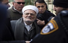 كيان الاحتلال يمنع خطيب الأقصى من دخول المسجد لمدة 6 أشهر!