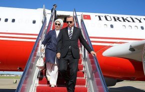 أردوغان يصل الى مسقط تحت حراسة عسكرية