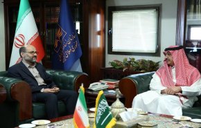 رفوف الكتب تمد جسور التقارب بين الرياض وطهران