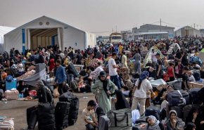 التايمز: بريطانيا تعتزم إيواء المهاجرين في ثكنات عسكرية 
