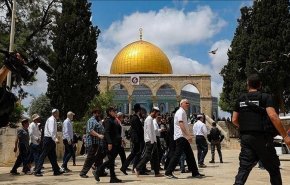 أكثر من ألف مستوطن يقتحمون الأقصى بحماية الاحتلال