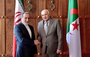 وزير الخارجية الايراني يهنئ بذكرى اليوم الوطني في الجزائر