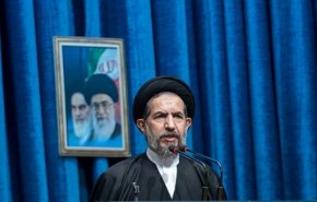 خطيب جمعة طهران: صمود شعبنا ثمرة التأسي بمدرسة القرآن الكريم
