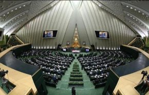 80 نائباً ايرانيا يوجهون مذكرة إلى الوزير عراقجي بضرورة تصنيف اميركا كمجرمة حرب
