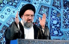 خطيب جمعة طهران يدعو لرفع شكوى ضد ترامب في المحافل الدولية