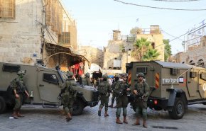 اعتقالات ومواجهات بالضفة ومستوطنون يهاجمون الفلسطينيين 
