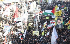 بالفيديو ... موكب سيارات يرفع أعلام حزب الله يجوب شوارع في بغداد​
