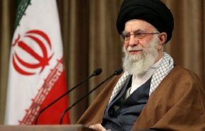 قائد الثورة: الضغط والقوة العسكرية تفشل أمام إيران 
