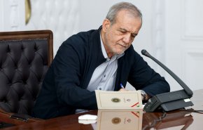 الرئيس الايراني يهنئ بمناسبة 