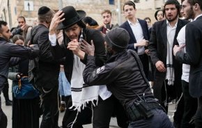 زخمی شدن ۱۰ نیروی پلیس رژیم صهیونیستی در درگیری با حریدی‌ها + فیلم
