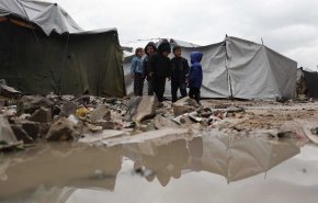 الأمطار تغرق مجددا آلاف خيام النازحين وتعرض حياتهم  للخطر!