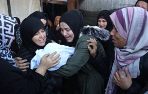 غزة بين نار الخروقات وبرد المخيمات.. رضيع آخر يفارق الحياة 