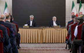 عراقجي يلتقي السفراء الأجانب في طهران