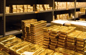 الذهب يهوي بقوة بعد بلوغ أعلى مستوياته التاريخية