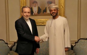 عراقجي يلتقي نظيره العماني في مسقط