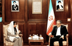 وزيرة اماراتية تجري مباحثات مع عراقجي في طهران

