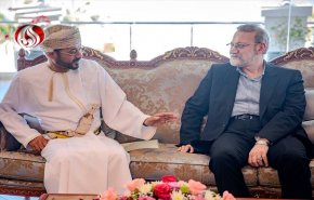  لاريجاني يلتقي سلطان عمان في مسقط لتعزيز التعاون الإقليمي
