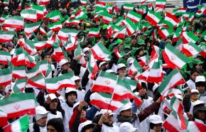 الشعب الإيراني يحيي ذكرى انتصار الثورة ويجدد البيعة مع القائد