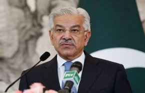 وزير الدفاع الباكستاني يهدد بحرب مفتوحة مع أفغانستان وسط تصعيد حدودي