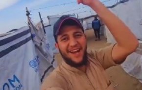 متداول من بين خيم غزة