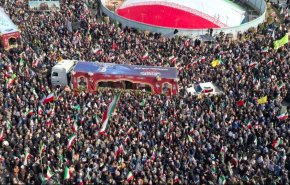 تشیيع جثمان الادميرال الشهيد تنغسيري في العاصمة طهران
