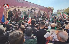 الشعب الإيراني يودع جثماني الشهيدين تنكسيري وإسحاقي بطهران