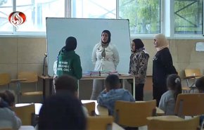 غزل خفاجة... معلمة تقاوم الحرب بالعلم 