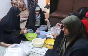 عائلات إيرانية تبادر بإعداد وجبات للجنود والأسر المتضررة من الحرب