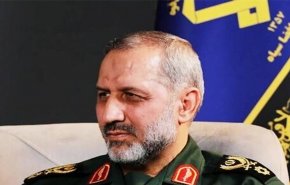 إله واحد، وقائد واحد، وطريقنا نصر إيران الأعز من الروح