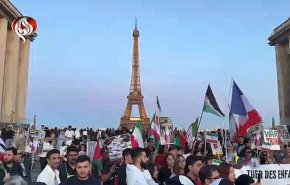وقفة حاشدة عند برج إيفل لتكريم أرواح شهداء إيران والمقاومة 