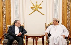 عراقجي يغادر إسلام آباد ويصل العاصمة العمانية مسقط