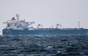 قاعدة بيانات 'تانكر تراكرز': ناقلة نفط إيرانية تعبر الحصار البحري الأمريكي