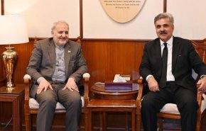 رئيس المحكمة العليا الباكستانية يؤكد على تطوير العلاقات الودية مع إيران