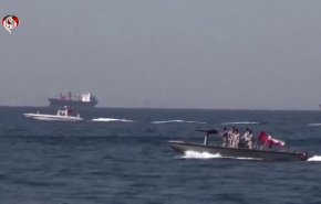إيران تفرض نظام عبور جديد بمضيق هرمز وتنظّم حركة الملاحة