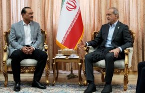 الرئيس الايراني يبحث مع قائد الجيش الباكستاني تطورات المفاوضات