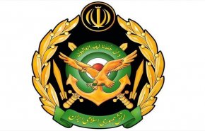 الجيش الإيراني یستهدف مدمرة امريكية في بحر عمان