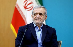 الرئيس بزشكيان: الشعب الإيراني تعلم من إمامه الشهيد ألّا يرضى بالذُّل