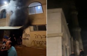 مستوطنون يحرقون مسجد جلجليا ويخطون شعارات عنصرية تحريضية!