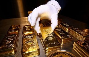 أسعار الذهب تحوم قرب أدنى مستوى لها خلال 7 أشهر