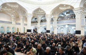 افتتاح أبواب مصلى الإمام الخميني(رض).. والمعزون يؤدون صلاة الفجر
