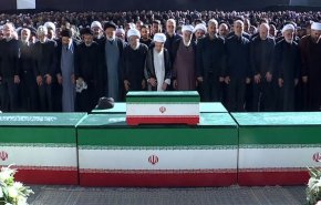 حشود مليونية في طهران تؤدي الصلاة على جثمان القائد الشهيد