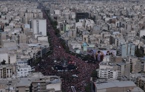 إعلام الاحتلال: شوارع طهران اكتظت بالمشاركين في تشييع ایة الله خامنئي