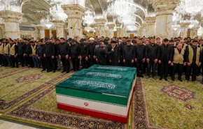 وداع يفيض بالوفاء.. الزيارة الأخيرة لجثامين أسرة القائد الشهيد في العتبة العلوية