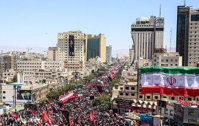 حشود مليونية في مشهد المقدسة استعدادا لبدء مراسم تشييع القائد الشهيد