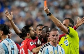 واقعة غير مسبوقة: قانون الـVAR الجديد يحسم قمة الأرجنتين وسويسرا