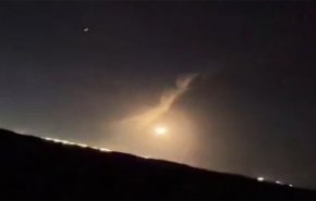 شاهد بالفيديو.. لحظة إصابة الصواريخ الإيرانية المدمّرة للقاعدة الأمريكية في الأردن